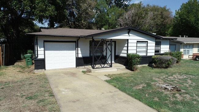 Photo - 2113 Cloverdale St