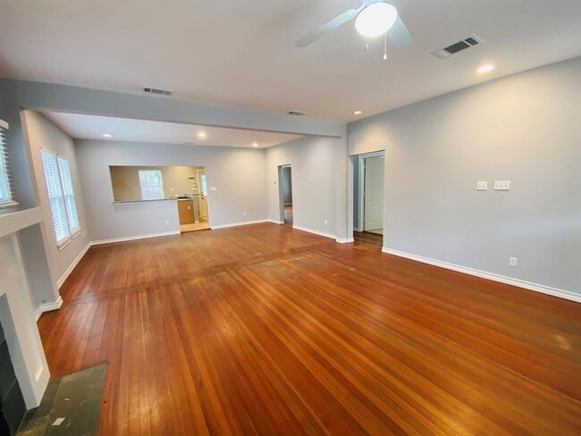 Photo - 35TH ST 404 A Unidad 404A E. 35th St.