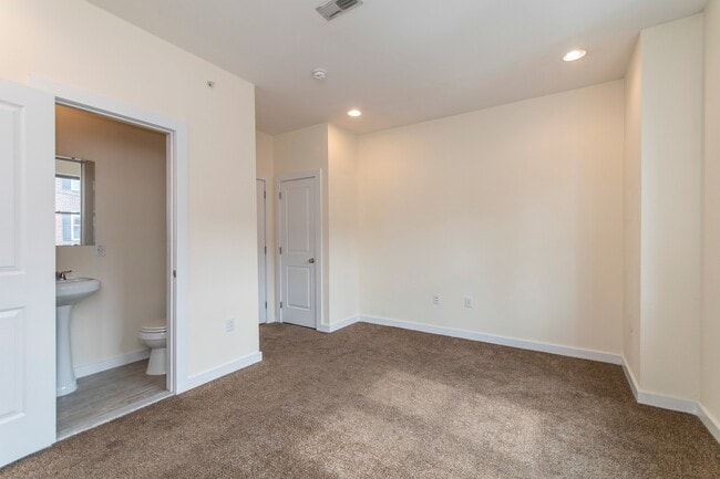 Photo - 1614 N Sydenham St Unit B