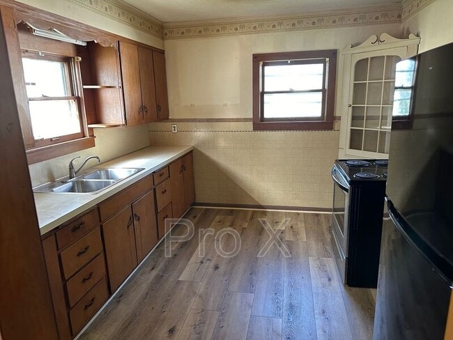 Photo - 117 E 23rd St