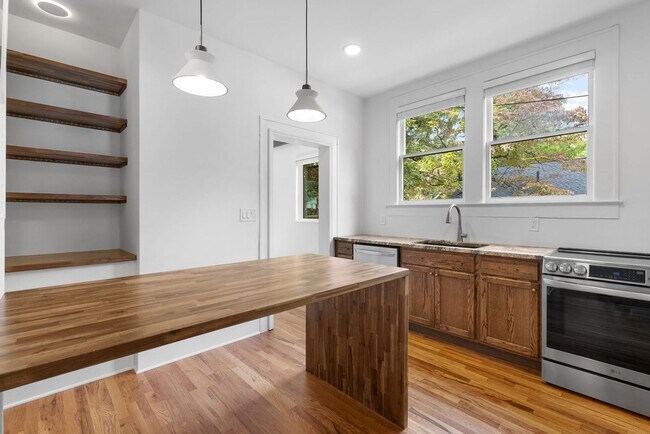 Photo - 3107 Old Buncombe Rd