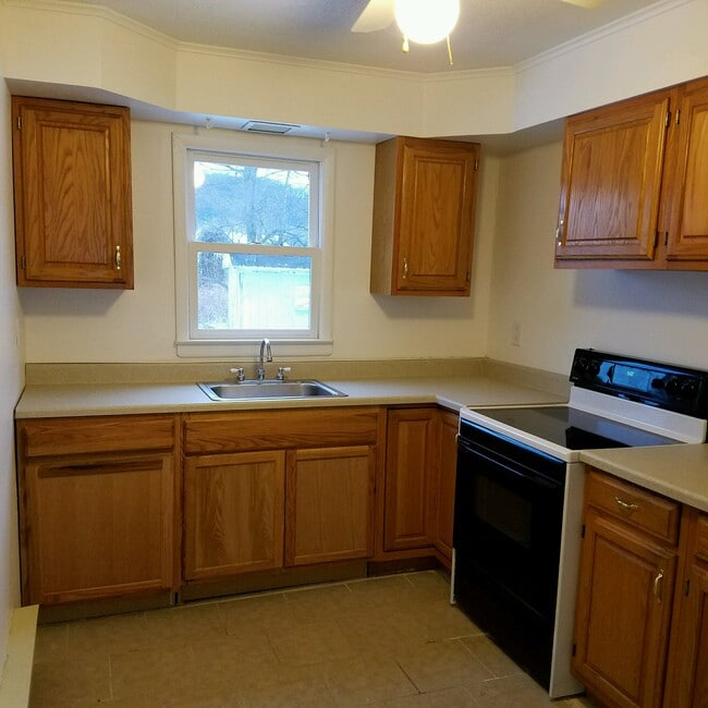 Building Photo - 1292 US-44