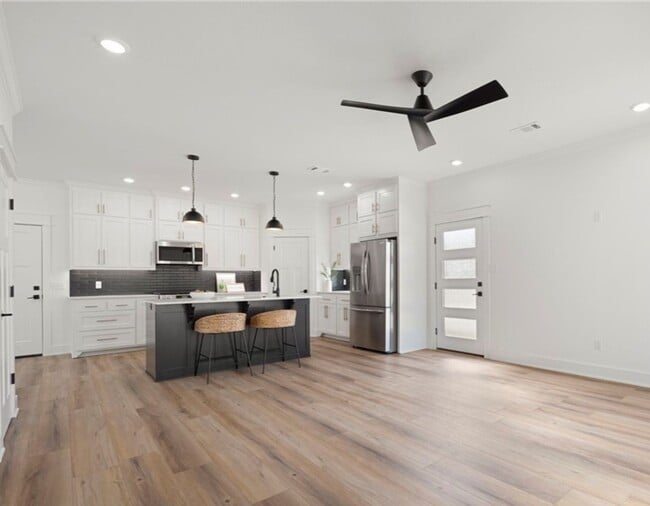 Photo - Lovely Modern Home-Three Bed/Three Bath/Up...