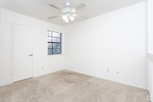 1BR,1.5BA-962SF