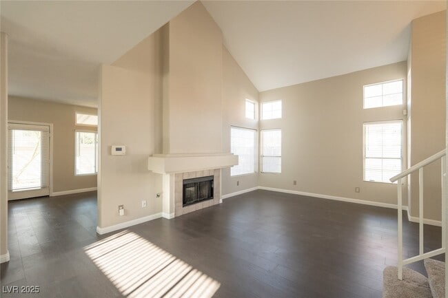 Building Photo - 7528 Holloran Ct