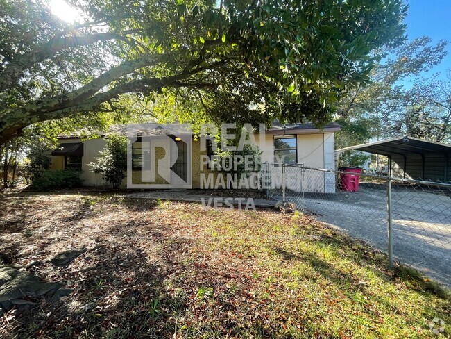 Building Photo - Spacious Three Bedroom House in South Macon