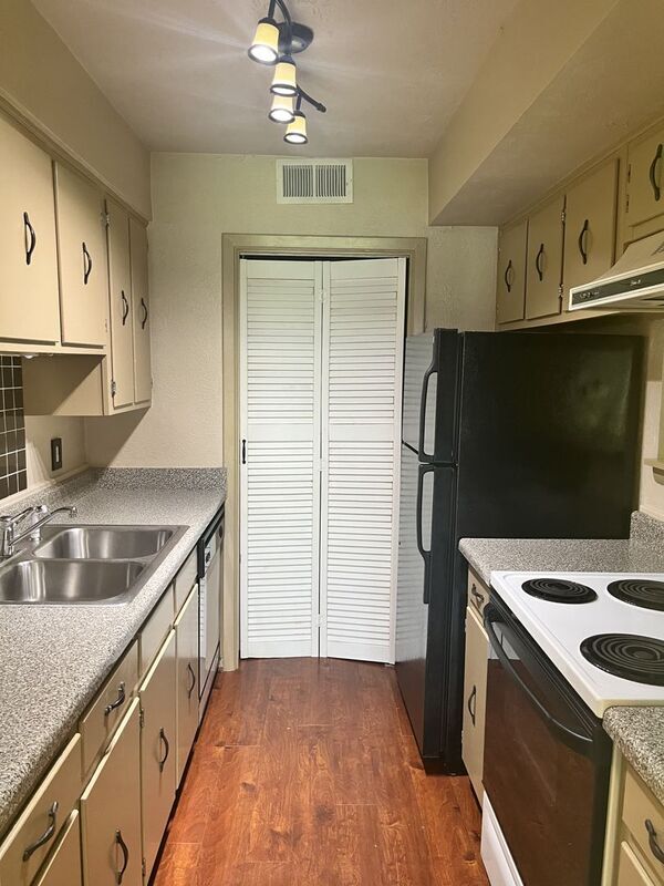 Photo - 810 Bellevue Rd Unit #144