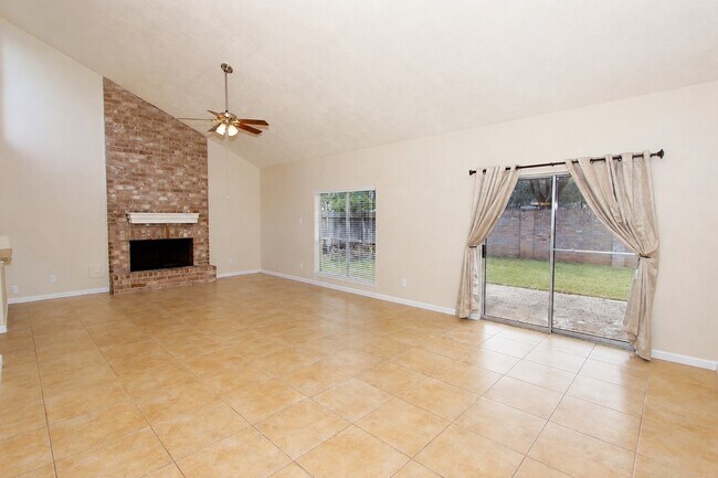 Photo - 2731 Colony Dr