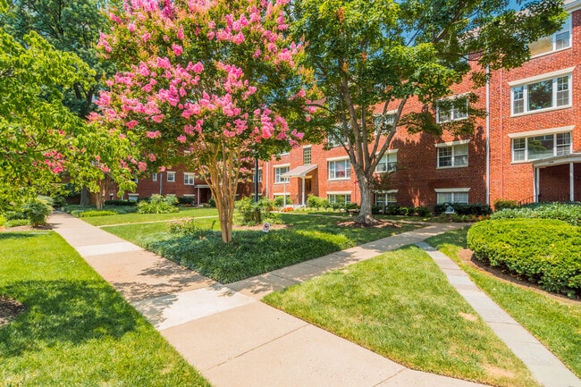 Courtyard - 1304 N Meade St Condo Unit 6