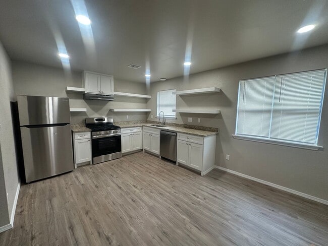 Photo - 1003 7th Ave NW