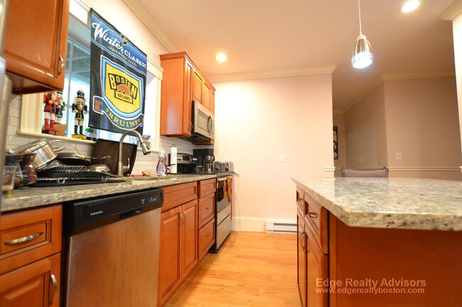 Building Photo - 42 Tremont St Unit 1 Rental