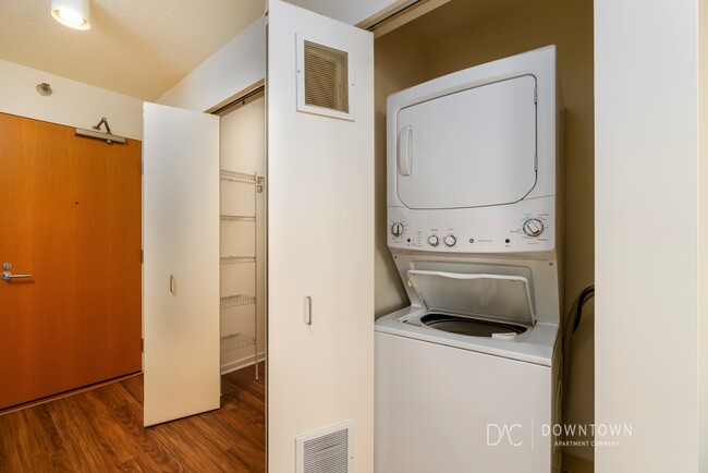 Photo - 550 N Kingsbury St Condo
