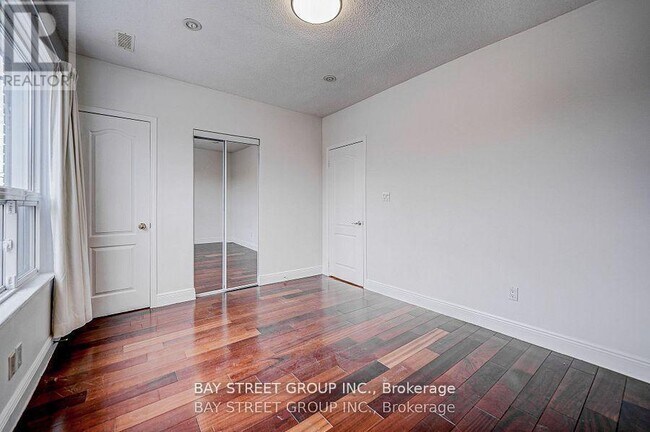 Photo - 641 Dupont St