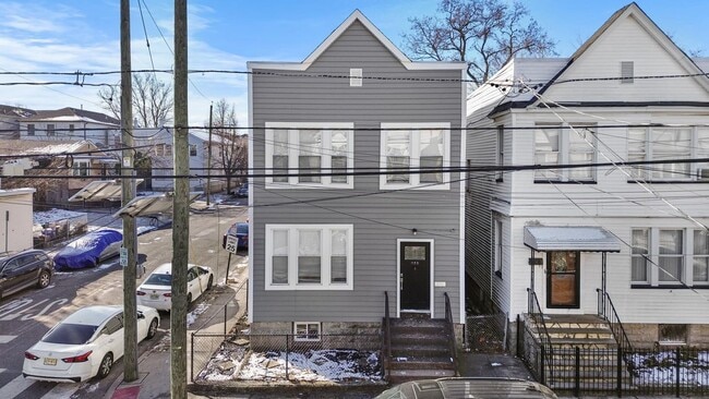 Building Photo - 105 Woodlawn Ave Unit 1-1 Rental