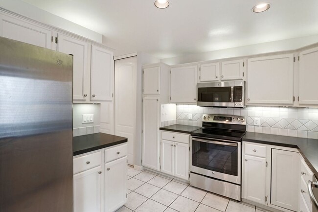 468 Josephine St