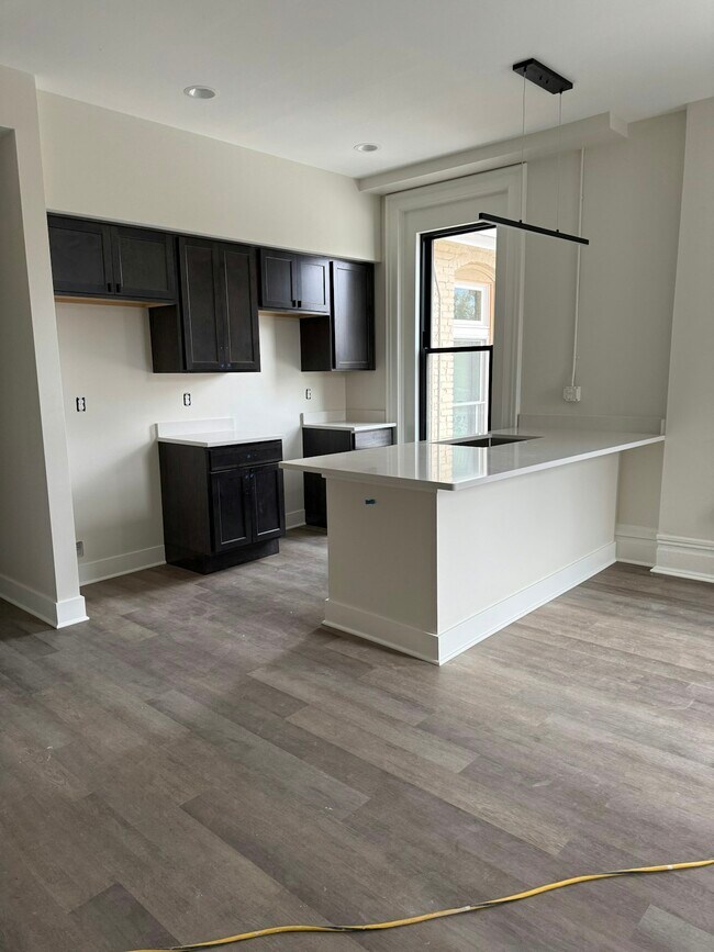 Photo - 106 E Erie St Unit 2B