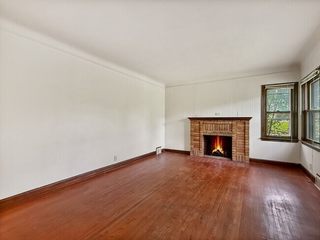 Photo - 1201 E 54th St