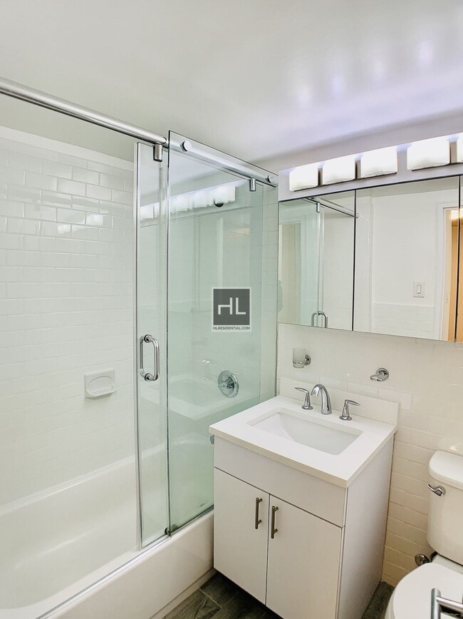 Photo - E 16 ST Unidad 8D