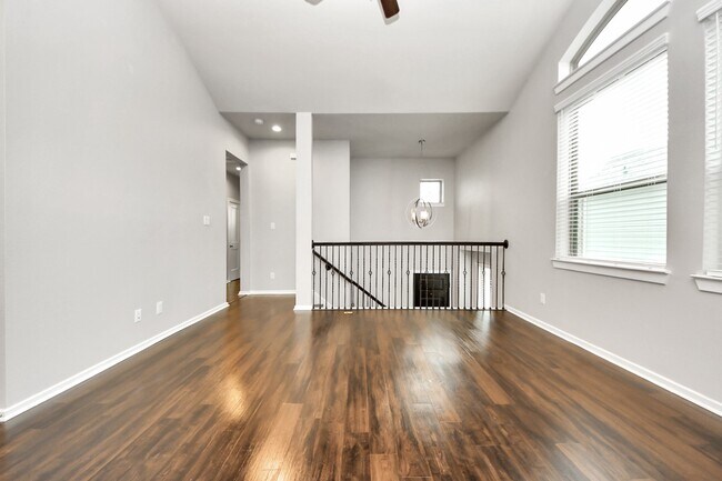 Photo - 9762 Soto St