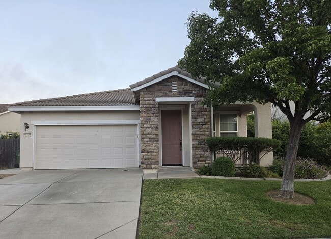 Building Photo - **Coming Soon**Comfortable 3 Bed, 2 Bath in Elk Grove