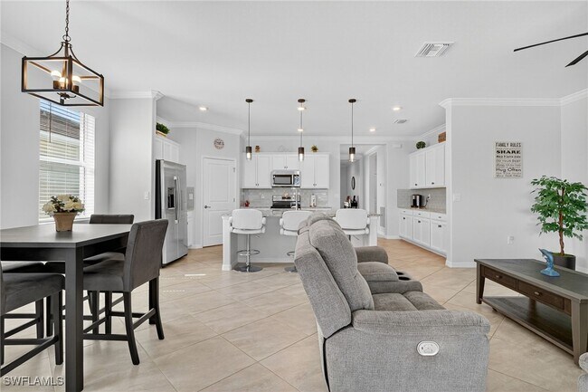 Photo - 2130 Hamlin St