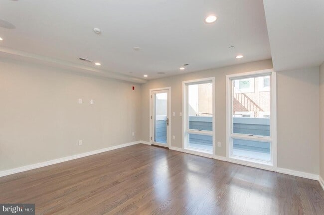 Photo - 1703 Bainbridge St