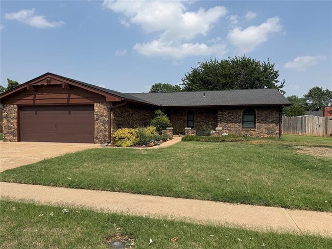 Building Photo - 1018 Claremont Dr