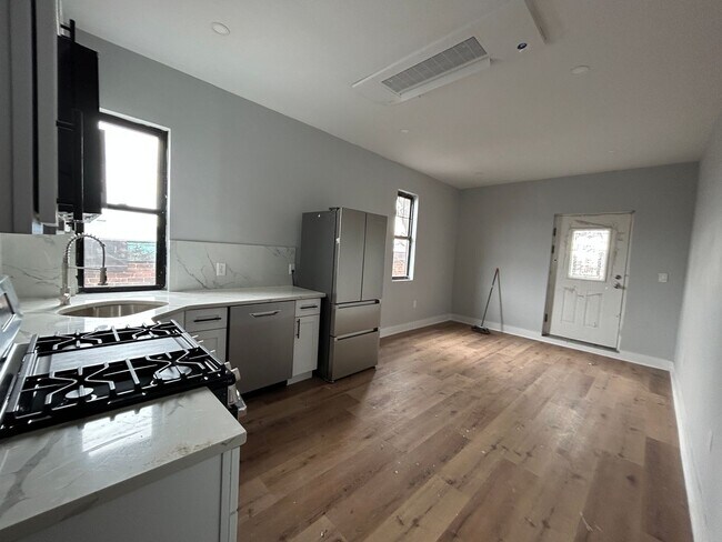 Building Photo - 430 Dickinson St Unit 3F