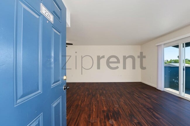 Building Photo - Unit B226