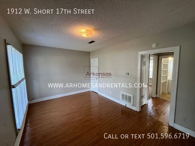 Photo - 1912 W Short 17th St