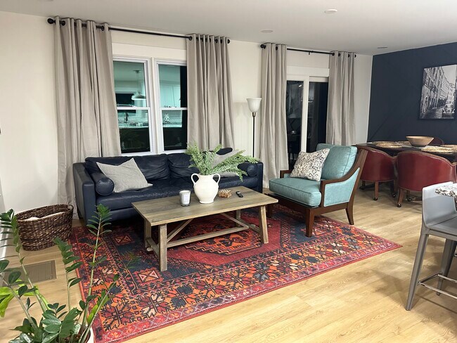 Photo - 347 Karen Dr