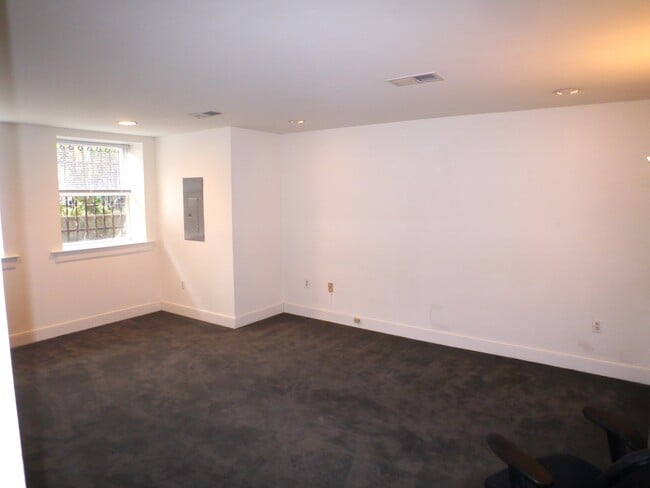BR - 1743 18th St NW Unit B