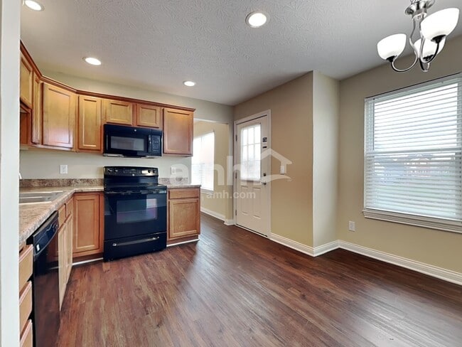 Photo - 8133 Darlene Ter