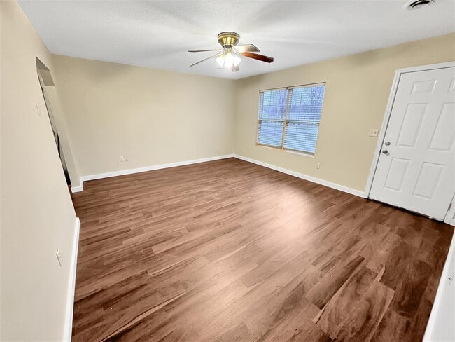 Photo - 403 E 7th St