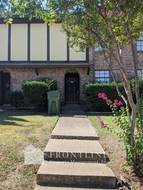 Building Photo - 938 Southmoor Dr