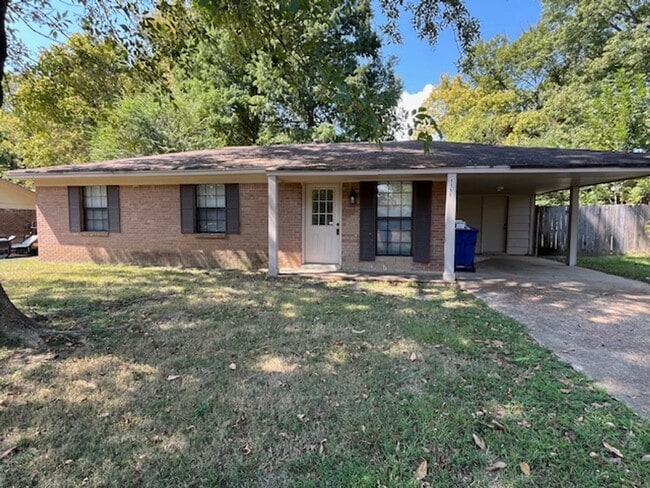 Building Photo - Renovated 3 Bedroom 1 Bath Home for Rent!