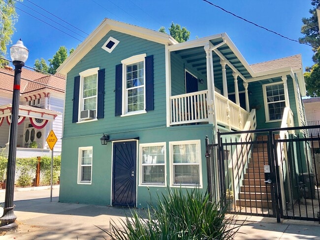 Building Photo - 517 13th St Unit C