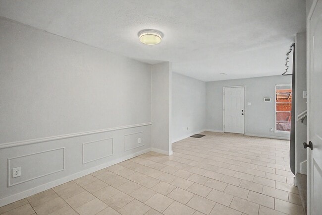 Photo - 413 W Semands Ave