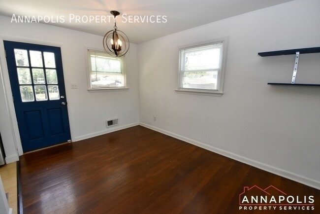 Photo - 757 Warren Dr