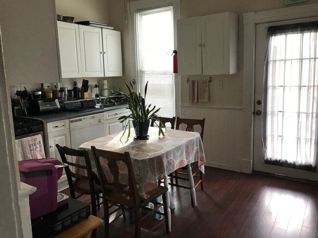 Photo - 312 S Pine St Unidad 2 Upstairs