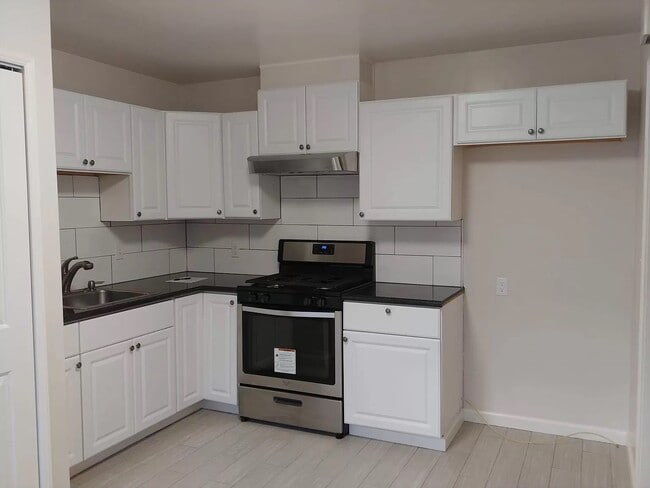 Building Photo - 488 April Way Unit Back Rental