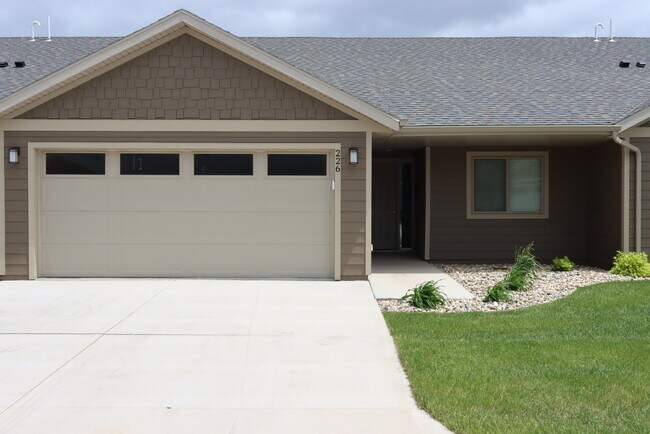 Harrisburg Townhome - 226 Brookside Pl Townhome