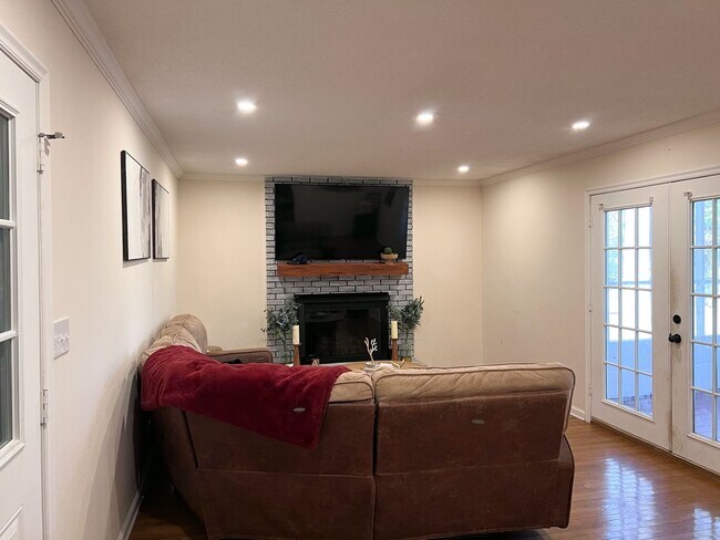 Photo - 1972 Canterbury Square