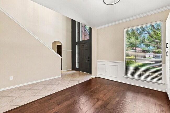 5526 Walnut Glen Ln