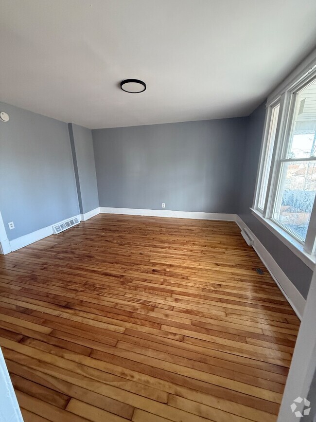 Building Photo - 912 Saratoga St Rental