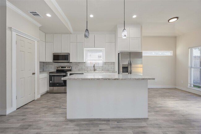 Photo - 2708 Sam Wilson St