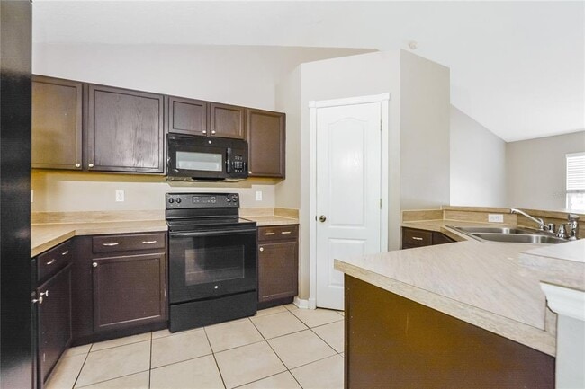 Photo - 713 Willow Run St