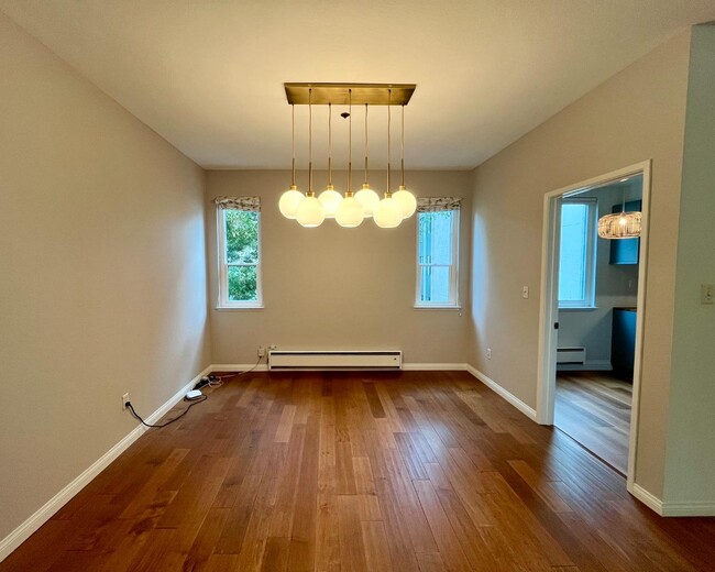 Photo - 525 Almer Rd