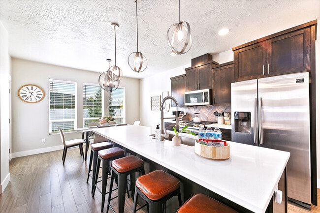 Photo - 2023 E Oakcrest Dr