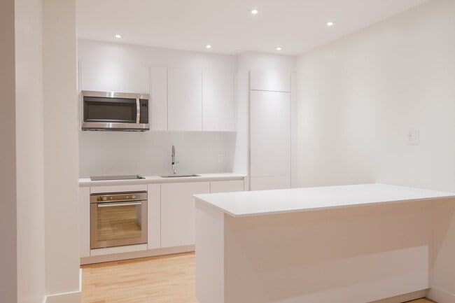 Building Photo - 3495 Rue De la Montagne Unit 306